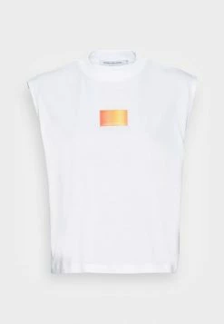 Calvin Klein Jeans GRADIENT BADGE MUSCLE TEE - Débardeur - White -Calvin Klein Elegant Magasin ee37b3f6c81041bb8f77dd63be6d5afb