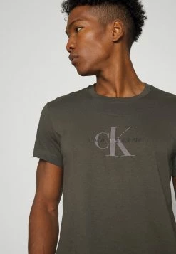 Calvin Klein Jeans ARCHIVAL MONOGRAM TEE UNISEX - T-shirt Imprimé - Black Olive/crockery 9 Calvin Klein Jeans ARCHIVAL MONOGRAM TEE UNISEX - T-shirt Imprimé - Black Olive/crockery -Calvin Klein Elegant Magasin ef30d75b5a9845719c69d2a766080b31