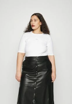 Calvin Klein Jeans BADGE TEE - T-shirt Basique - Bright White -Calvin Klein Elegant Magasin efcd8731edca4038814134180f0dd30f