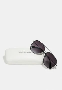 Calvin Klein Jeans UNISEX - Lunettes De Soleil - Matte Black -Calvin Klein Elegant Magasin efd1469023db4e94ba336a5ec45fad65