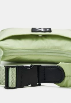 Calvin Klein Jeans CITY SHOULDER BAG - Sac à Main - Jaded Green -Calvin Klein Elegant Magasin f1ac098bbd524d54908d4fce59759c3c