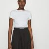 Calvin Klein Jeans LOGO WAISTBAND DRESS - Robe En Jersey - Bright White