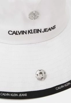 Calvin Klein Jeans REV BUCKET DEBOSS - Chapeau - Black/white -Calvin Klein Elegant Magasin f3f33843b16e475180d5b2d7489c972c