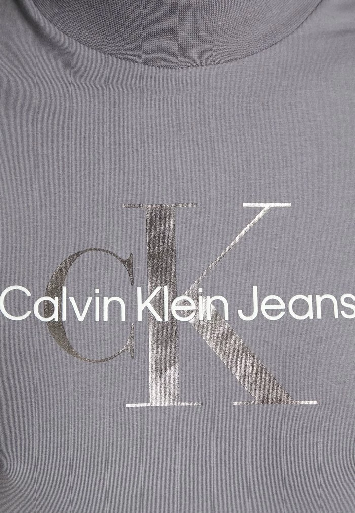 Calvin Klein Jeans GUNMETAL MONOGRAM TEE - T-shirt Imprimé - Fossil Grey 6 Calvin Klein Jeans GUNMETAL MONOGRAM TEE - T-shirt Imprimé - Fossil Grey – Image 6