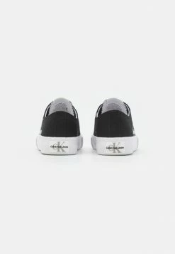 Calvin Klein Jeans UNISEX - Baskets Basses - Black 8 Calvin Klein Jeans UNISEX - Baskets Basses - Black -Calvin Klein Elegant Magasin f425472aaccc4a10b49233b2238c0590 1