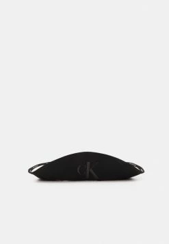 Calvin Klein Jeans REV BUCKET DEBOSS - Chapeau - Black/white -Calvin Klein Elegant Magasin f5da39ea6c3942428215ed42d5f12baf