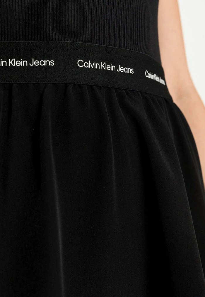 Calvin Klein Jeans CONTRAST TAPE ELASTIC - Robe De Jour - Black 5 Calvin Klein Jeans CONTRAST TAPE ELASTIC - Robe De Jour - Black – Image 5