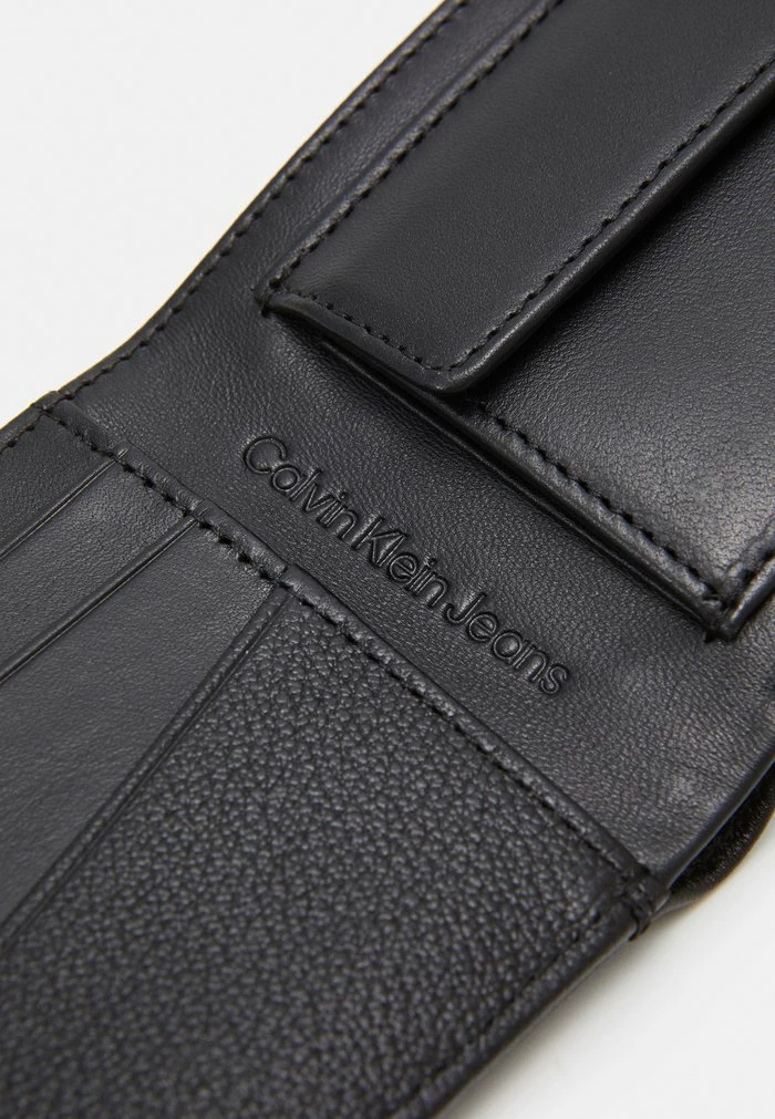 Calvin Klein Jeans LOGO EMBOSS BILLFOLD - Portefeuille - Black 5 Calvin Klein Jeans LOGO EMBOSS BILLFOLD - Portefeuille - Black – Image 5
