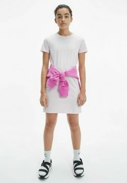 Calvin Klein Elegant Magasin -Calvin Klein Elegant Magasin f792884e42234a7887419e2086777706