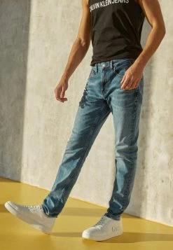 Calvin Klein Jeans SLIM TAPER - Jeans Fuselé - Denim Medium -Calvin Klein Elegant Magasin f7d8975b7a574fc4ac1a293a7d10e9de