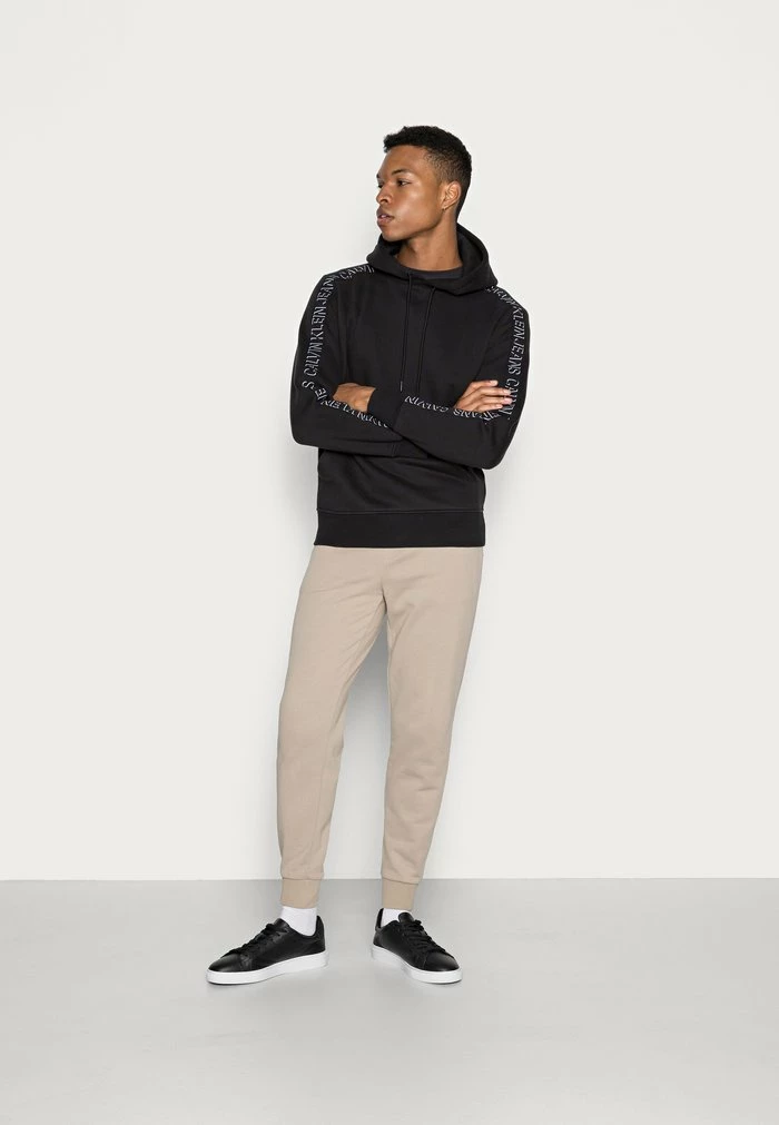 Calvin Klein Jeans LOGO PANT - Pantalon De Survêtement - Crockery 2 Calvin Klein Jeans LOGO PANT - Pantalon De Survêtement - Crockery – Image 2