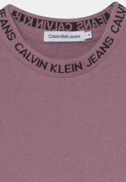 Calvin Klein Jeans INTARSIA LOGO UNISEX - T-shirt Imprimé - Dusky Orchid -Calvin Klein Elegant Magasin fc155030413c4f88a53d4d9d16633dad