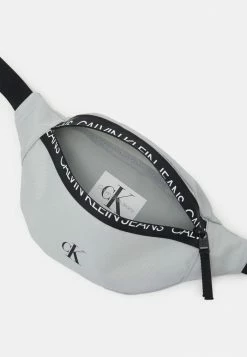 Calvin Klein Jeans LOGO TAPE WAISTBAG UNISEX - Sac Banane - Grey Dew 6 Calvin Klein Jeans LOGO TAPE WAISTBAG UNISEX - Sac Banane - Grey Dew -Calvin Klein Elegant Magasin fc9c435a9cbb4fc5916285ee6cfac65a