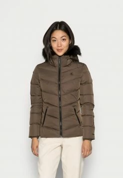 Calvin Klein Elegant Magasin 13 Calvin Klein Jeans SHORT FITTED PUFFER - Doudoune - Black Olive