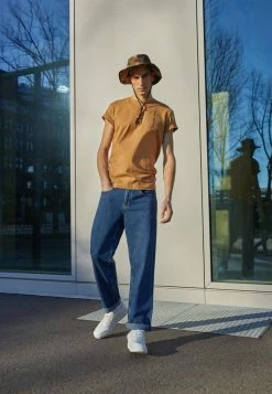 Calvin Klein Jeans SEASONAL INSTITUTIONAL BACK TEE UNISEX - T-shirt Imprimé - Tobacco Brown