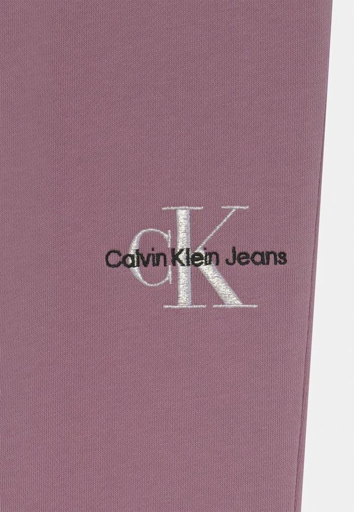 Calvin Klein Jeans MONOGRAM OFF PLACED - Pantalon De Survêtement - Dusky Orchid 3 Calvin Klein Jeans MONOGRAM OFF PLACED - Pantalon De Survêtement - Dusky Orchid – Image 3
